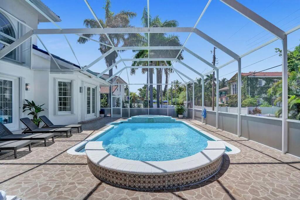 Spacious Luxury Villa in Hollywood 6BR 5-Bath 5-Min Walk to Beach & Attractions view 2