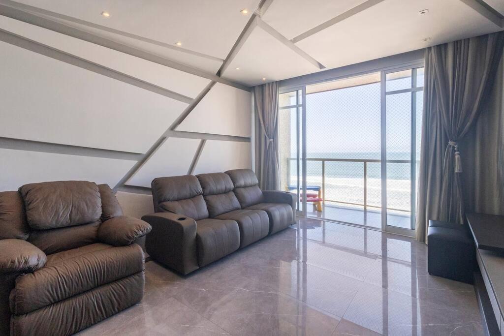 Apartamento pe na areia nas pitangueiras