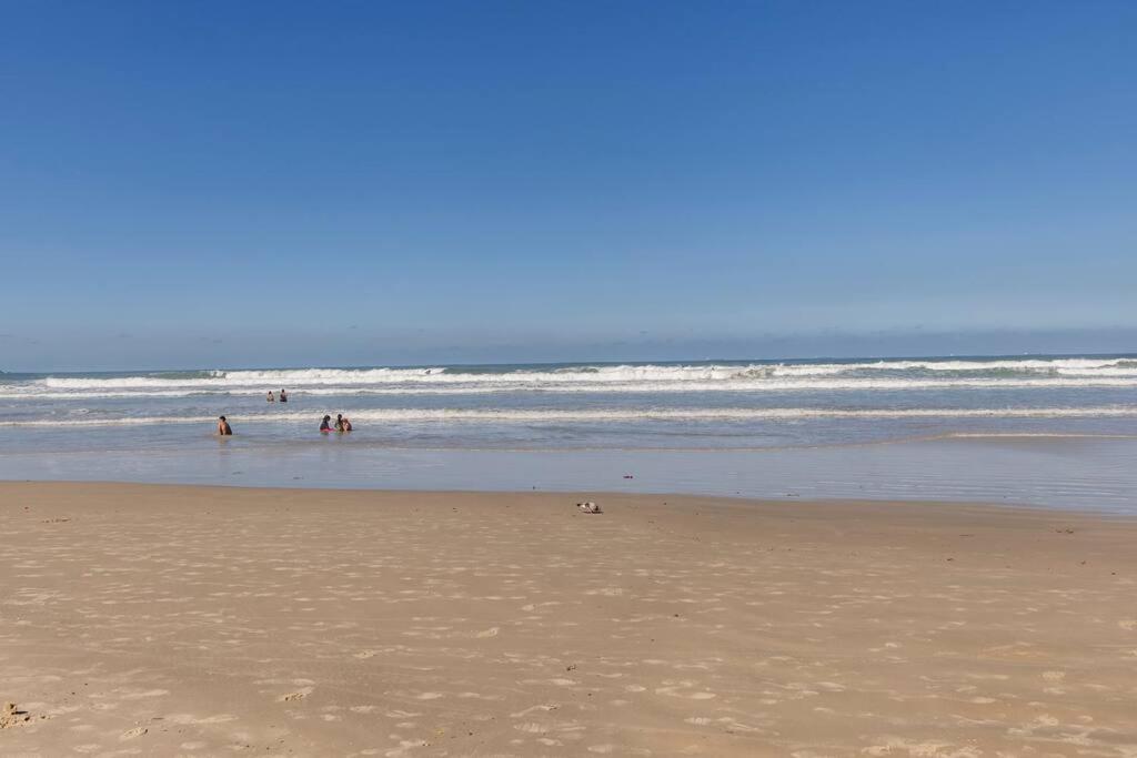 Apartamento pe na areia nas pitangueiras