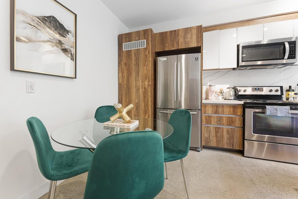 Designer Cozy Condo in Vibrant West End Dwntwn