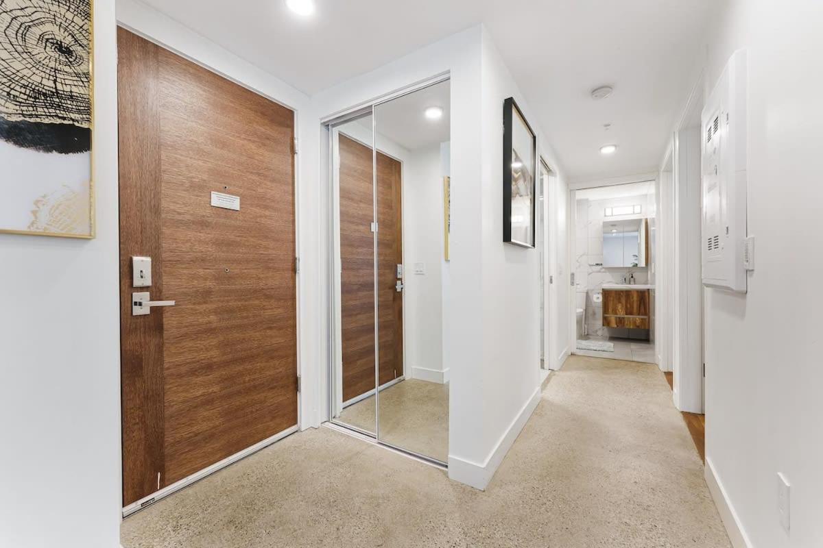 Designer Cozy Condo in Vibrant West End Dwntwn