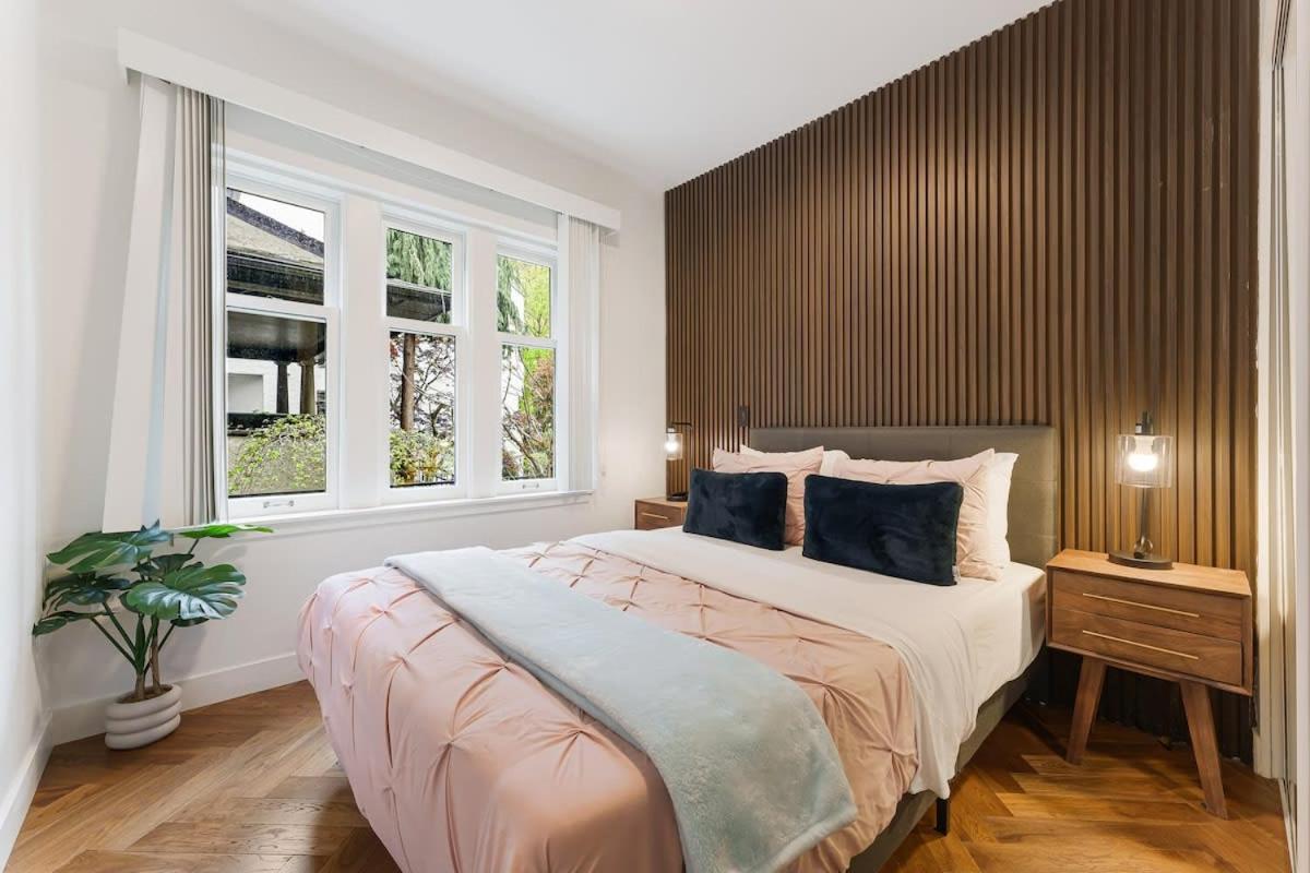 Designer Cozy Condo in Vibrant West End Dwntwn