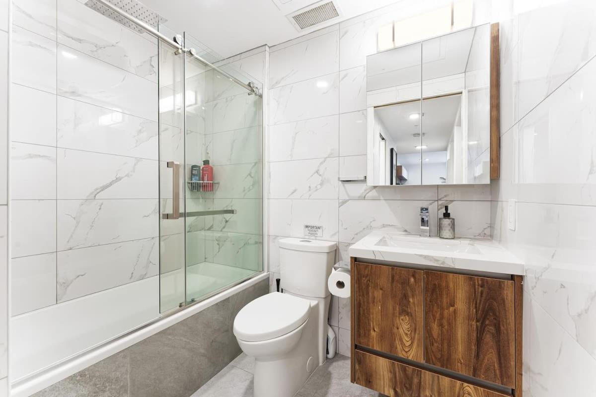 Designer Cozy Condo in Vibrant West End Dwntwn