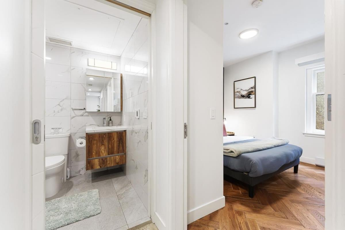 Designer Cozy Condo in Vibrant West End Dwntwn