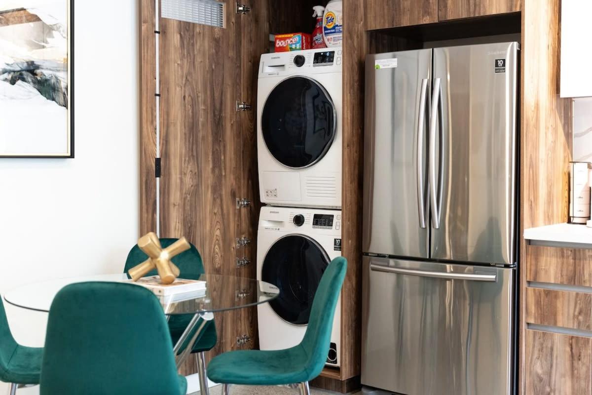 Designer Cozy Condo in Vibrant West End Dwntwn