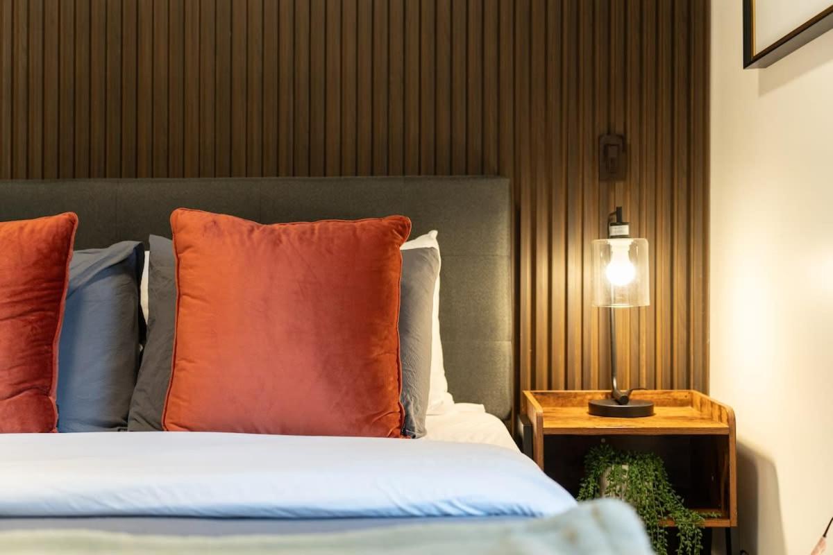 Designer Cozy Condo in Vibrant West End Dwntwn