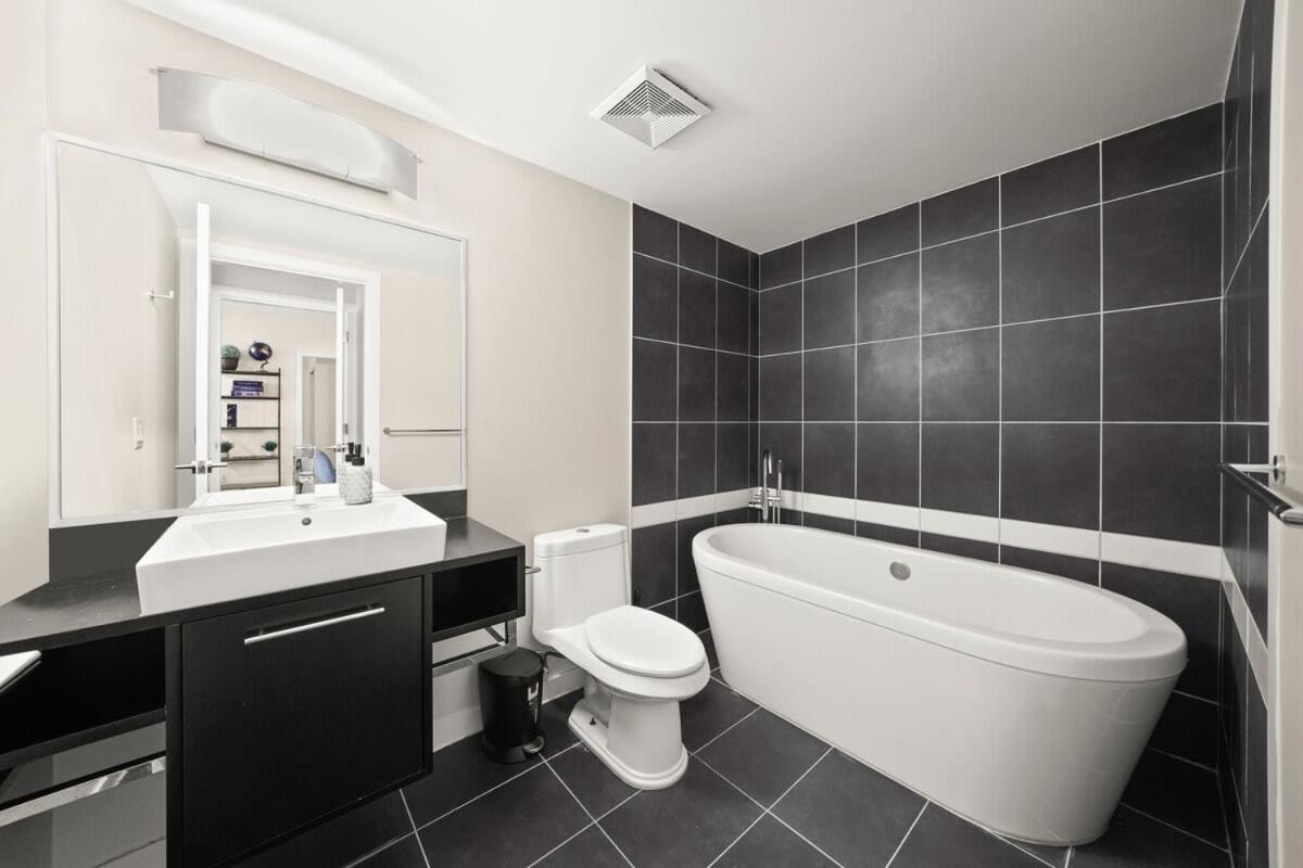 Dazzling Condo by Stadium Downtown w Incl Parking