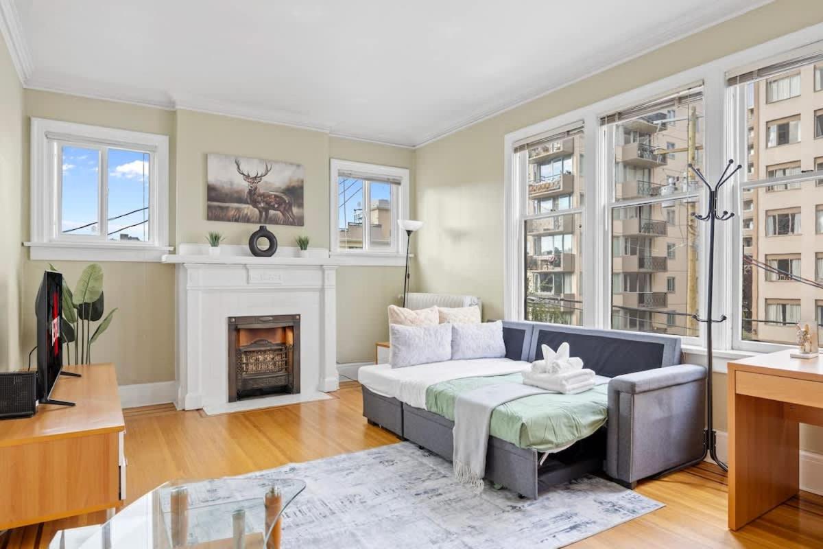Stunning 2 Bedroom Condo in West End Dwntwn