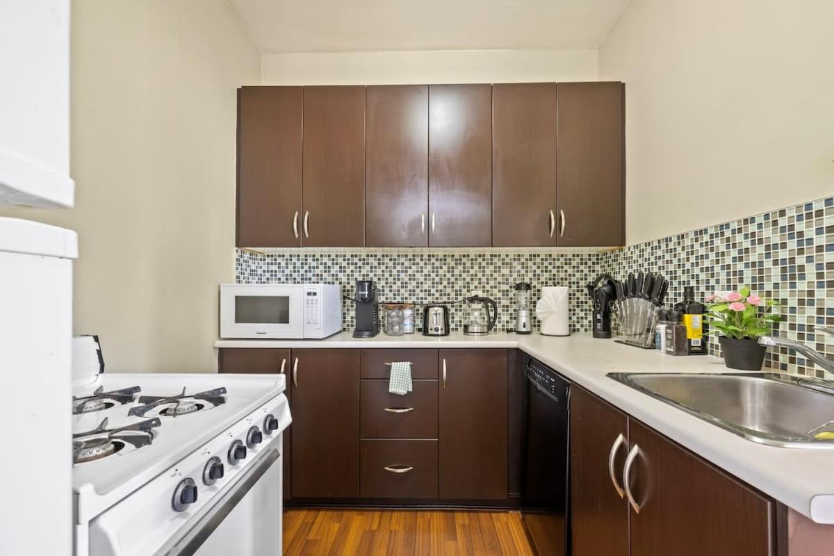 Stunning 2 Bedroom Condo in West End Dwntwn