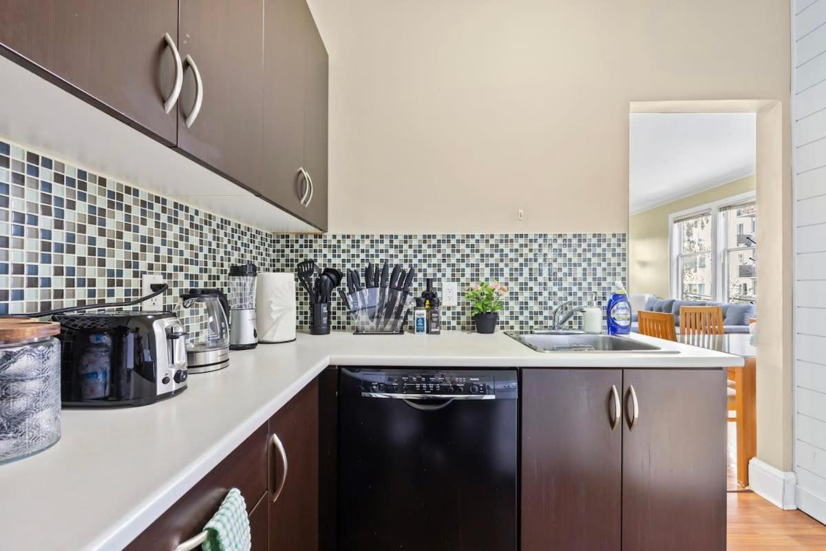 Stunning 2 Bedroom Condo in West End Dwntwn