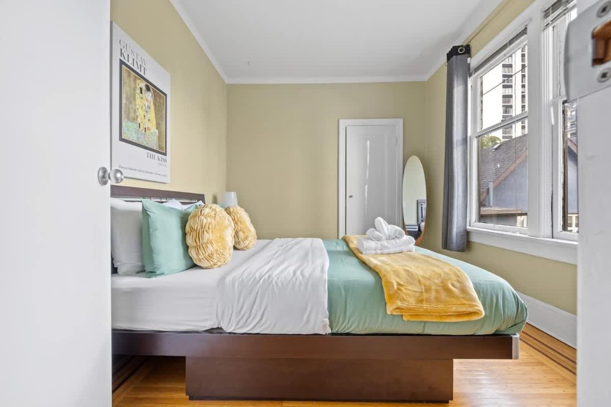 Stunning 2 Bedroom Condo in West End Dwntwn