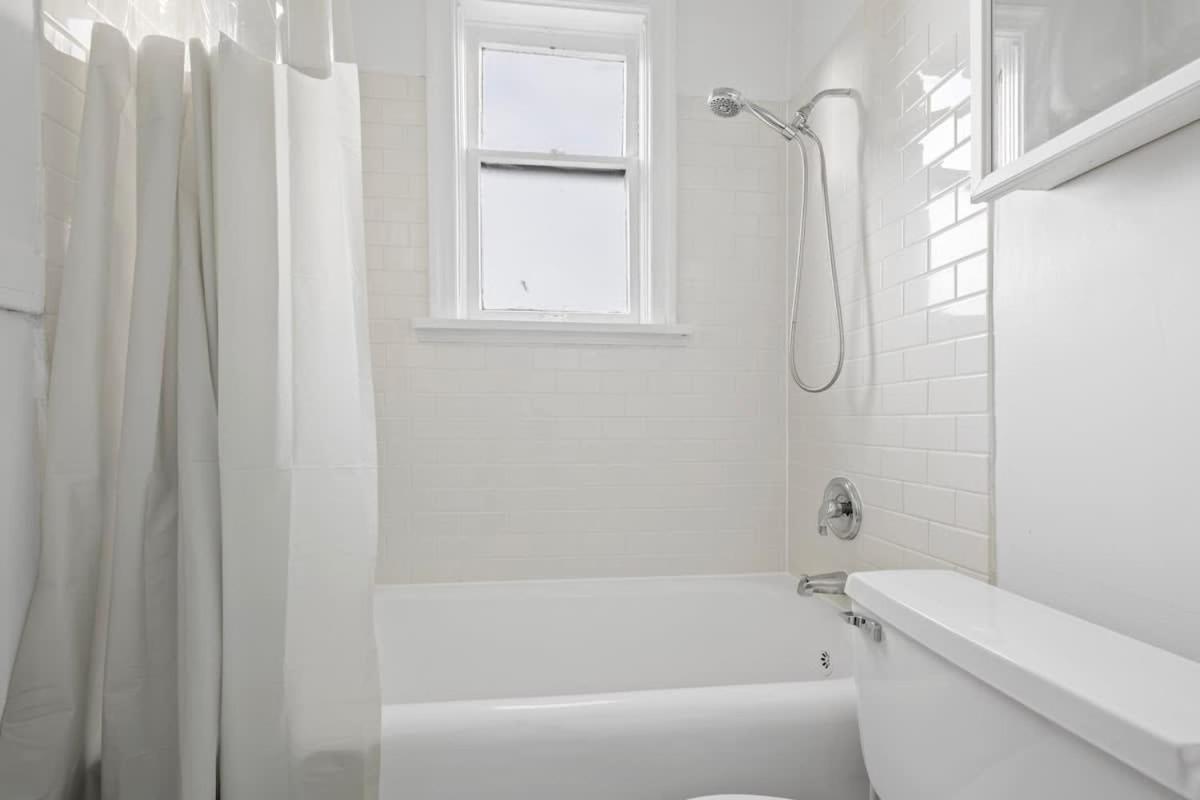 Stunning 2 Bedroom Condo in West End Dwntwn