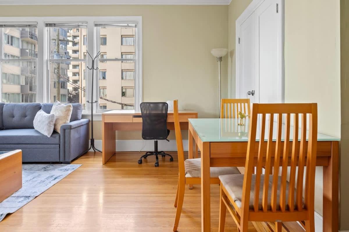 Stunning 2 Bedroom Condo in West End Dwntwn