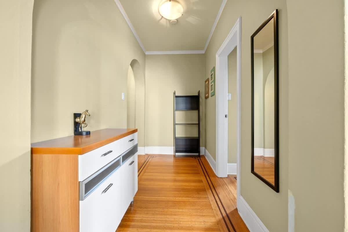 Stunning 2 Bedroom Condo in West End Dwntwn