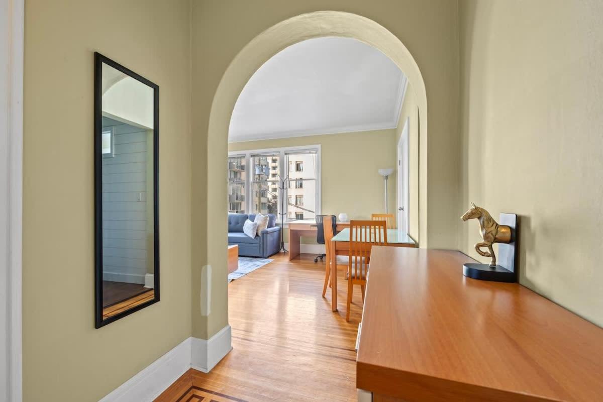 Stunning 2 Bedroom Condo in West End Dwntwn