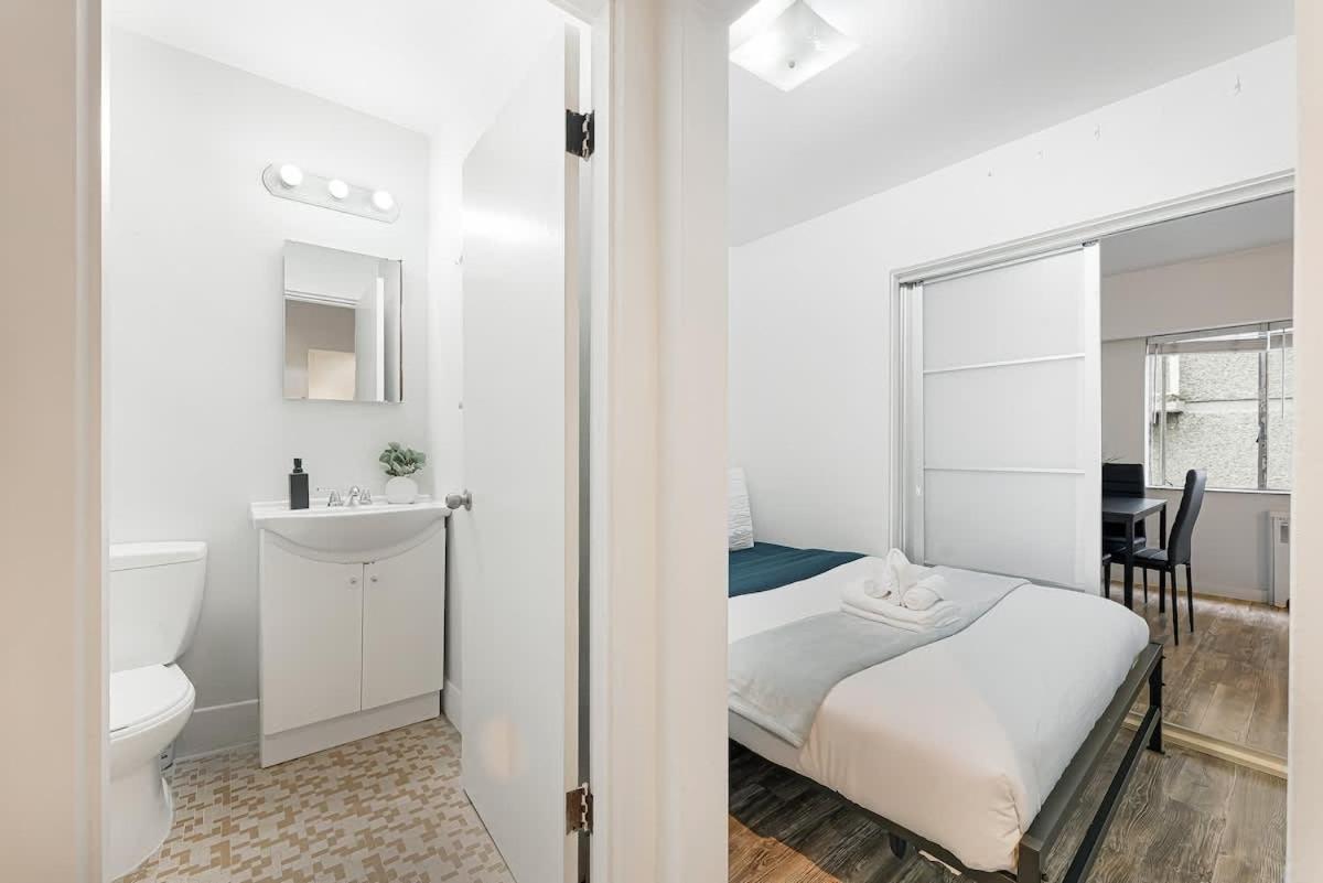Cozy Central 1-Bedroom Condo in the West End Dwntwn