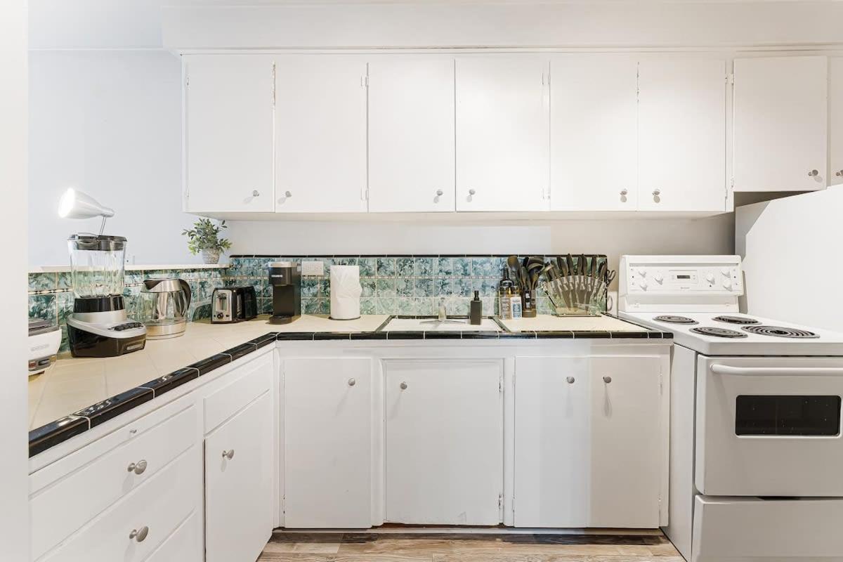 Cozy Central 1-Bedroom Condo in the West End Dwntwn