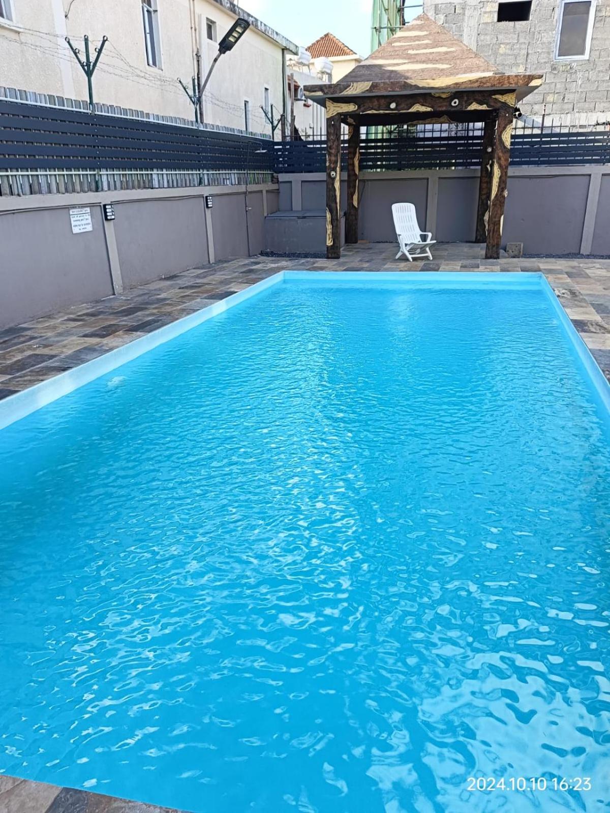 Villa 5 BR Flic en Flac view 3