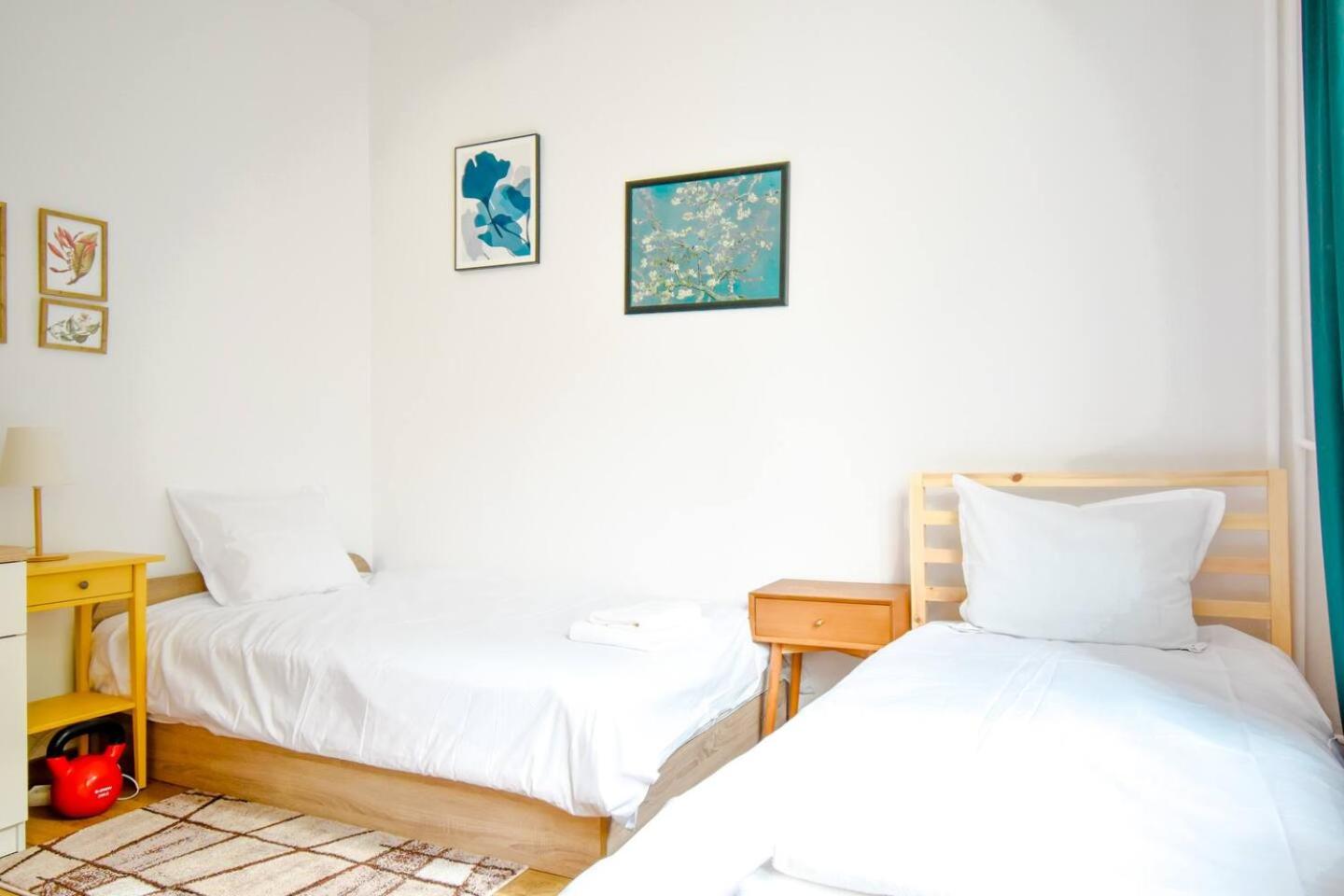 Large 2-BR Retreat, Walk to Sofias Top Spots