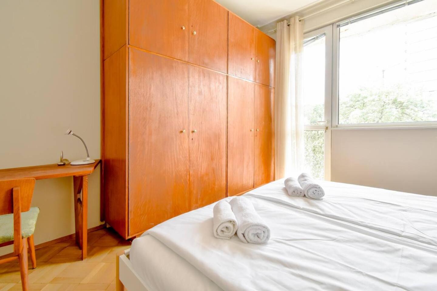 Creative 70s-Inspired Stay Center Parking