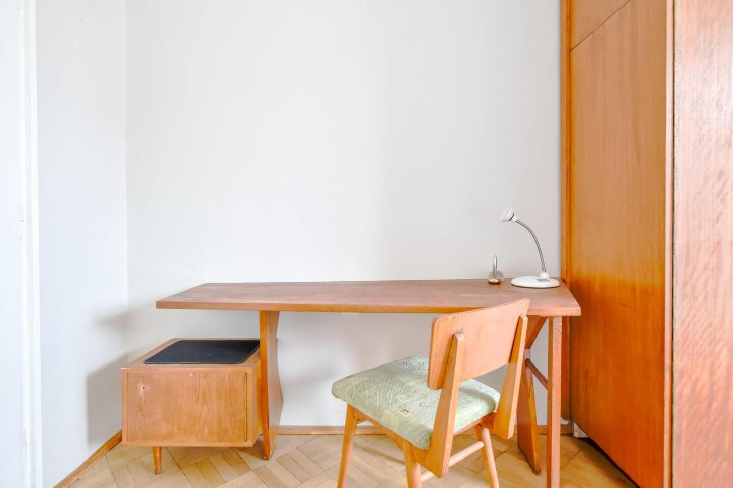 Creative 70s-Inspired Stay Center Parking