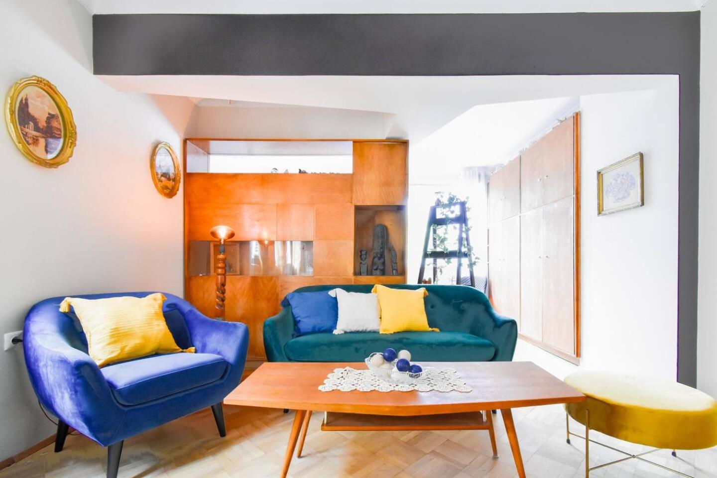 Creative 70s-Inspired Stay Center Parking