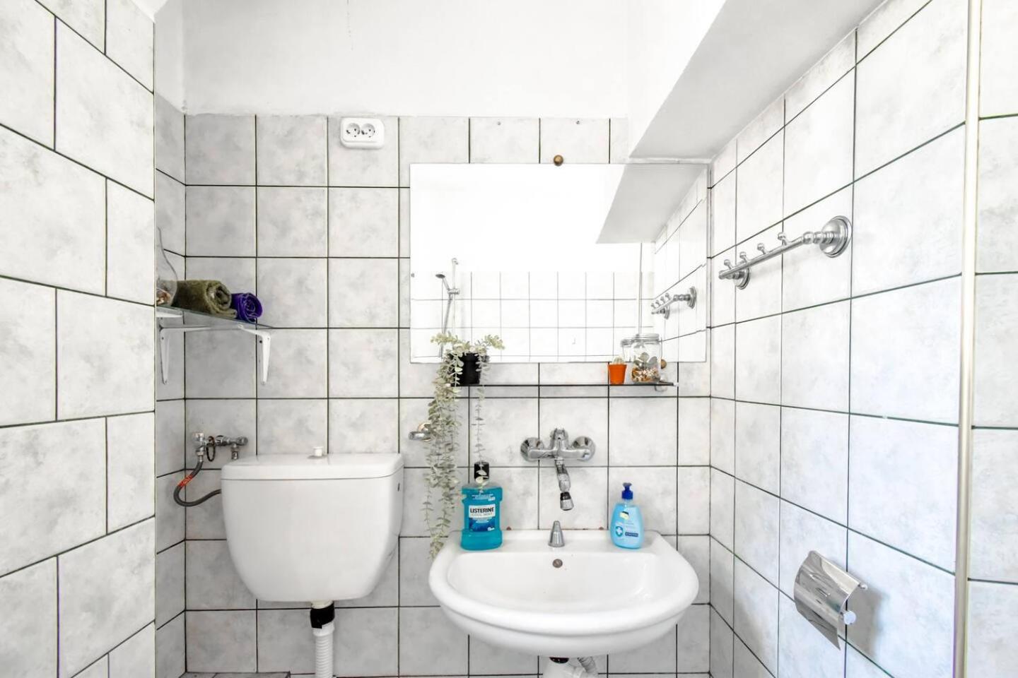 Creative 70s-Inspired Stay Center Parking