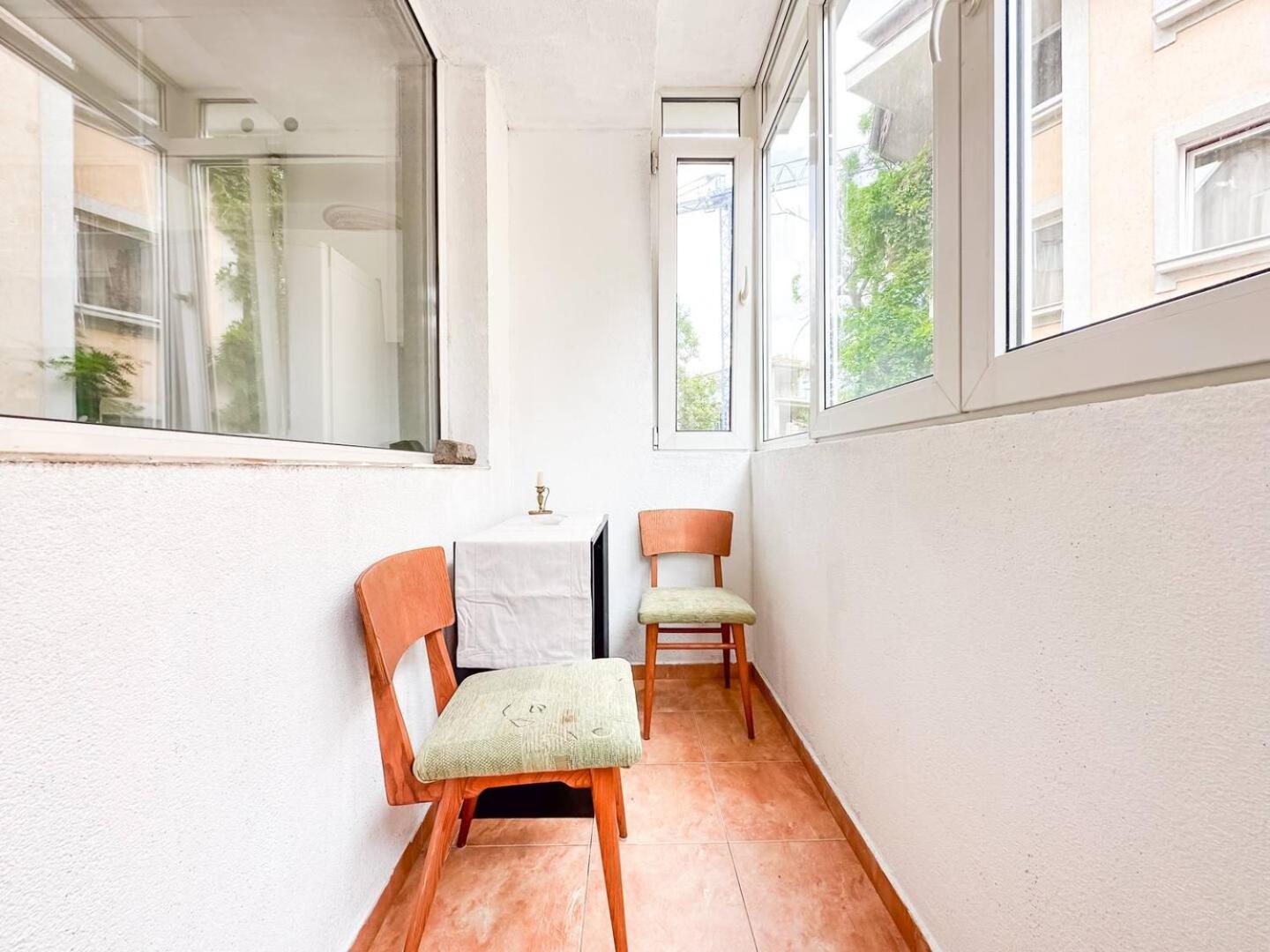 Creative 70s-Inspired Stay Center Parking