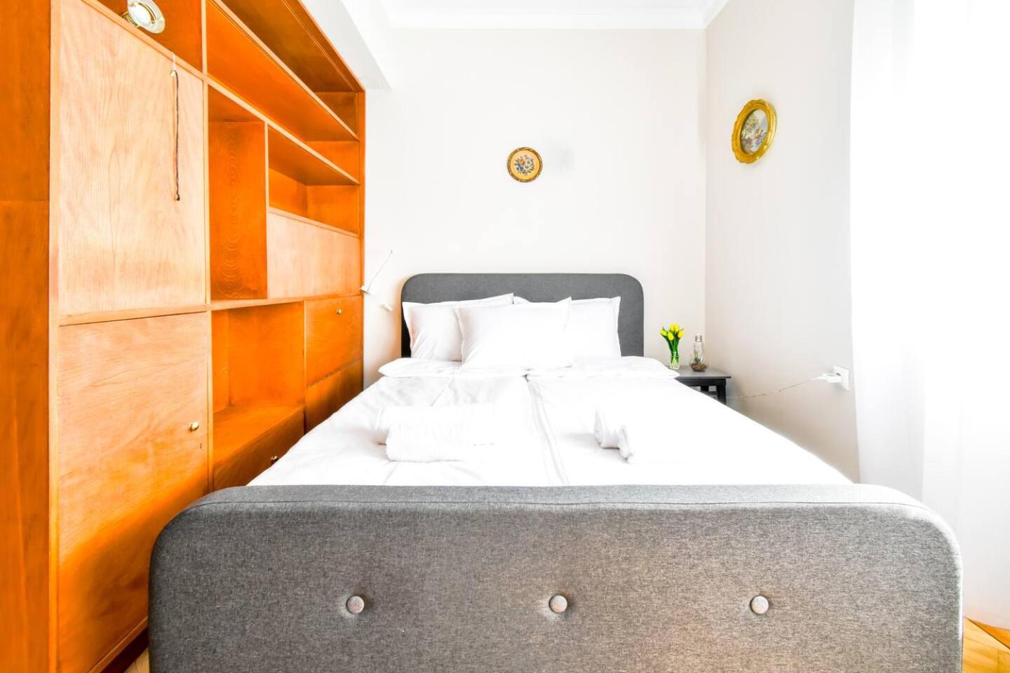 Creative 70s-Inspired Stay Center Parking