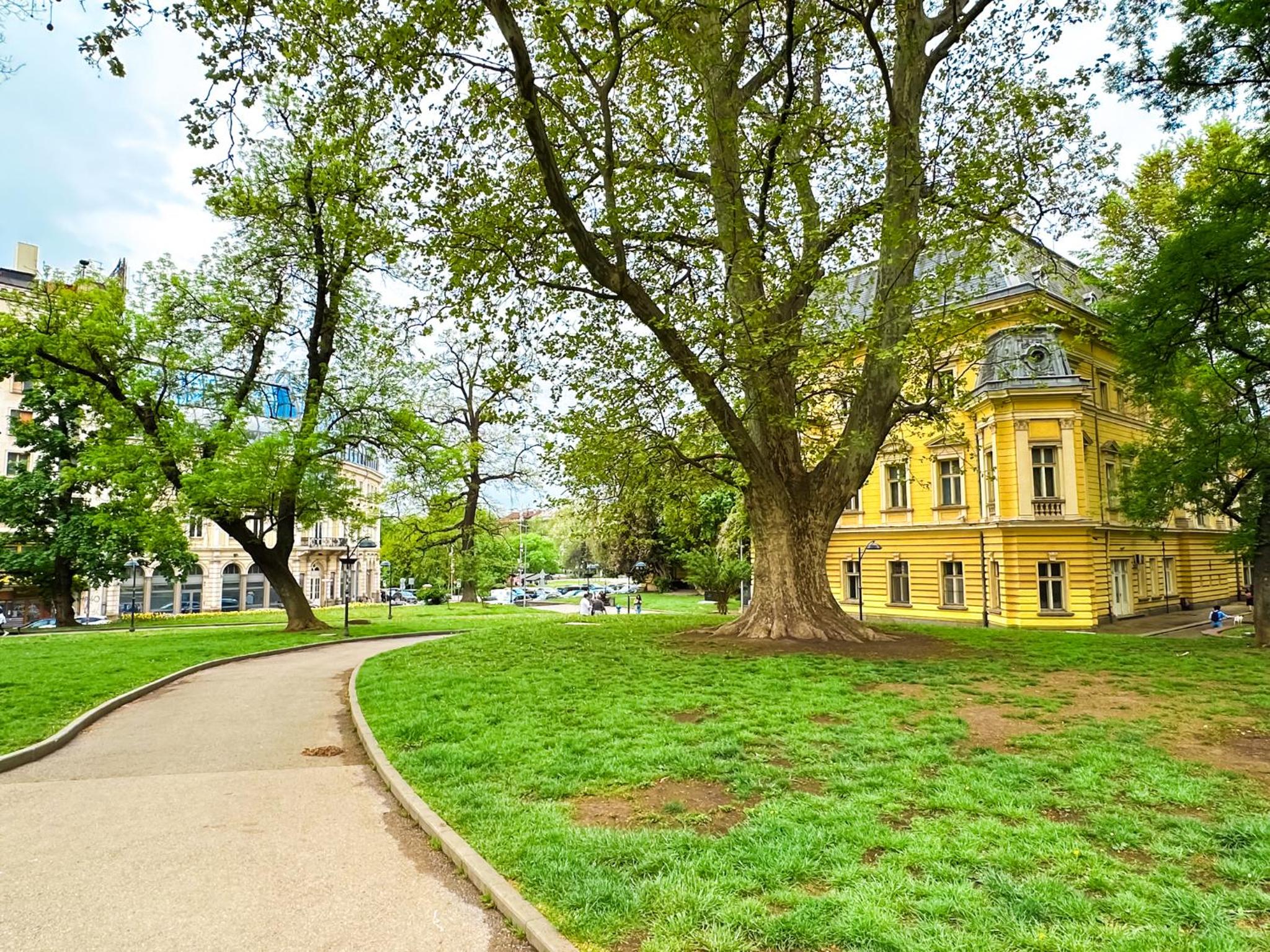 Prime Spot - 2BR -15BTH - Next to Nevsky Church