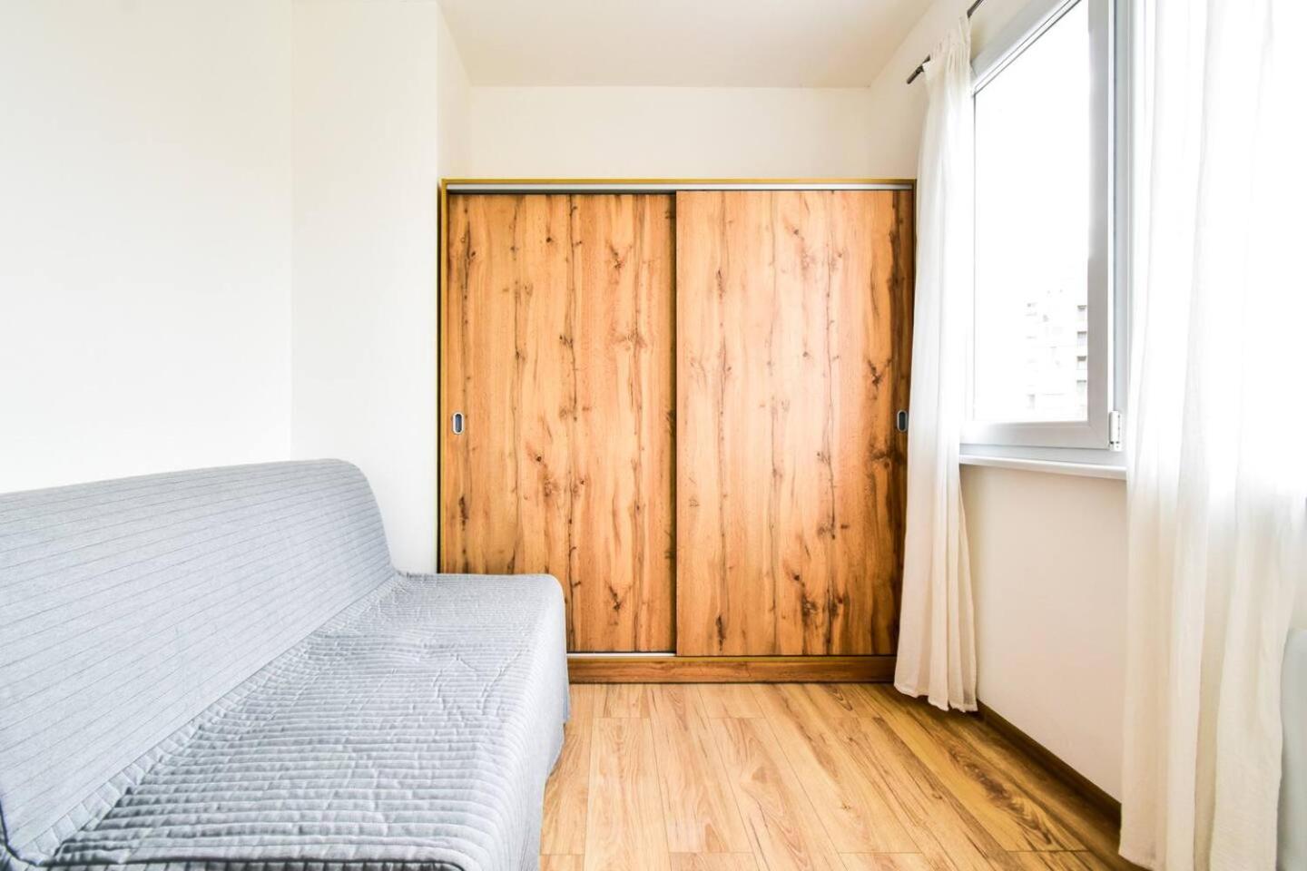 Work Friendly 2BR AC Terrace Str Parking
