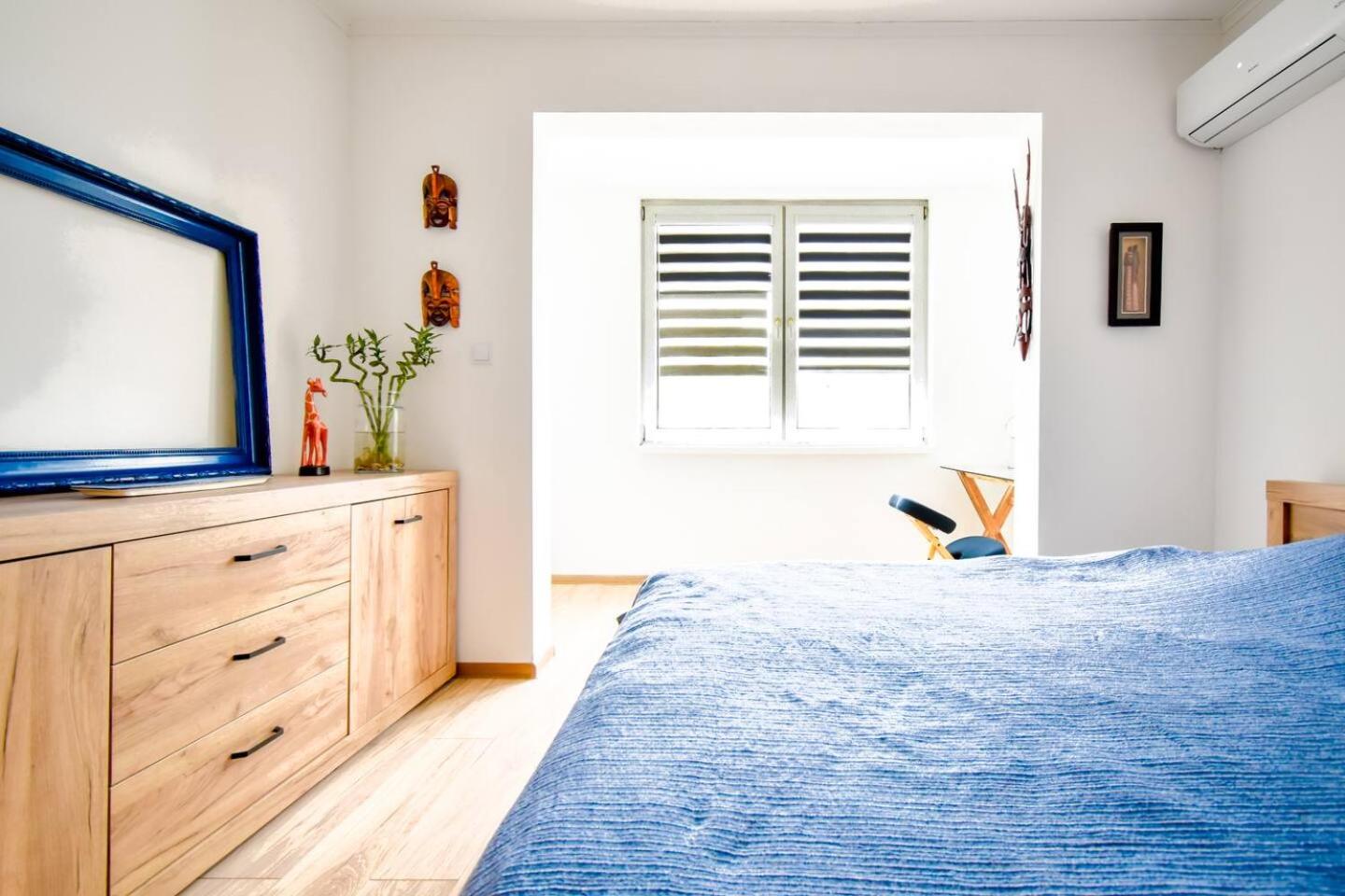 Work Friendly 2BR AC Terrace Str Parking