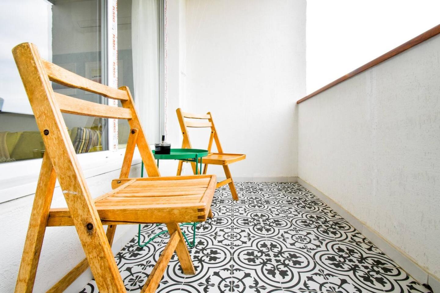 Work Friendly 2BR AC Terrace Str Parking