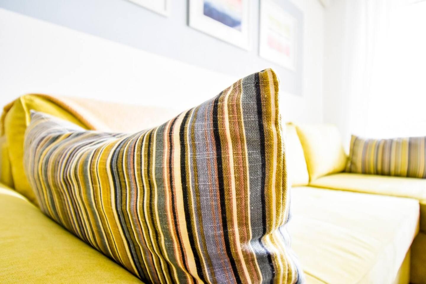 Work Friendly 2BR AC Terrace Str Parking