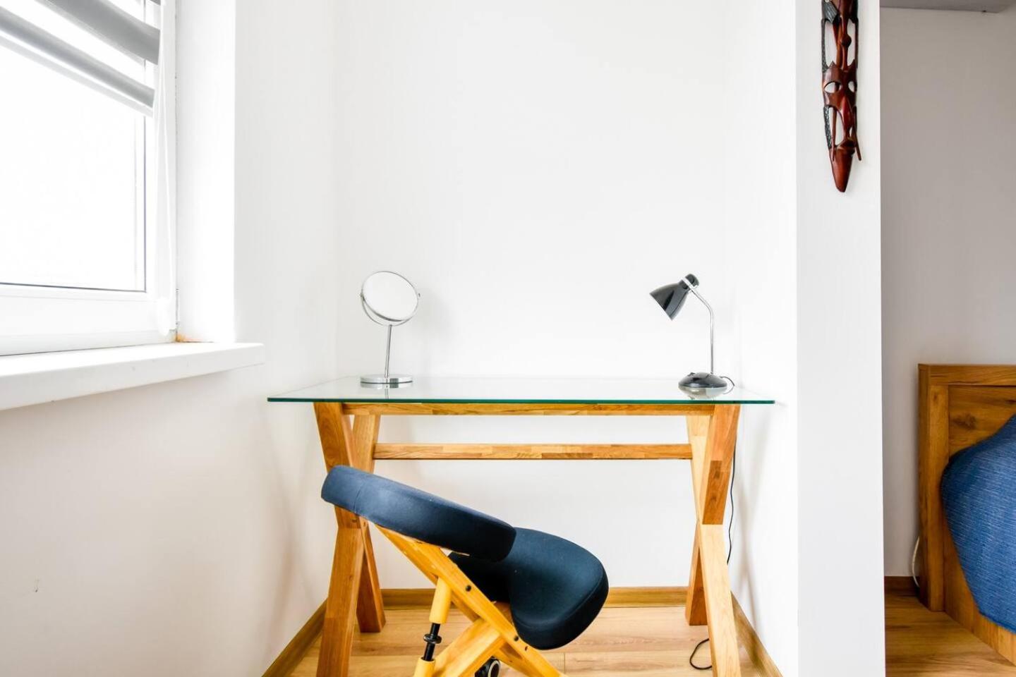 Work Friendly 2BR AC Terrace Str Parking