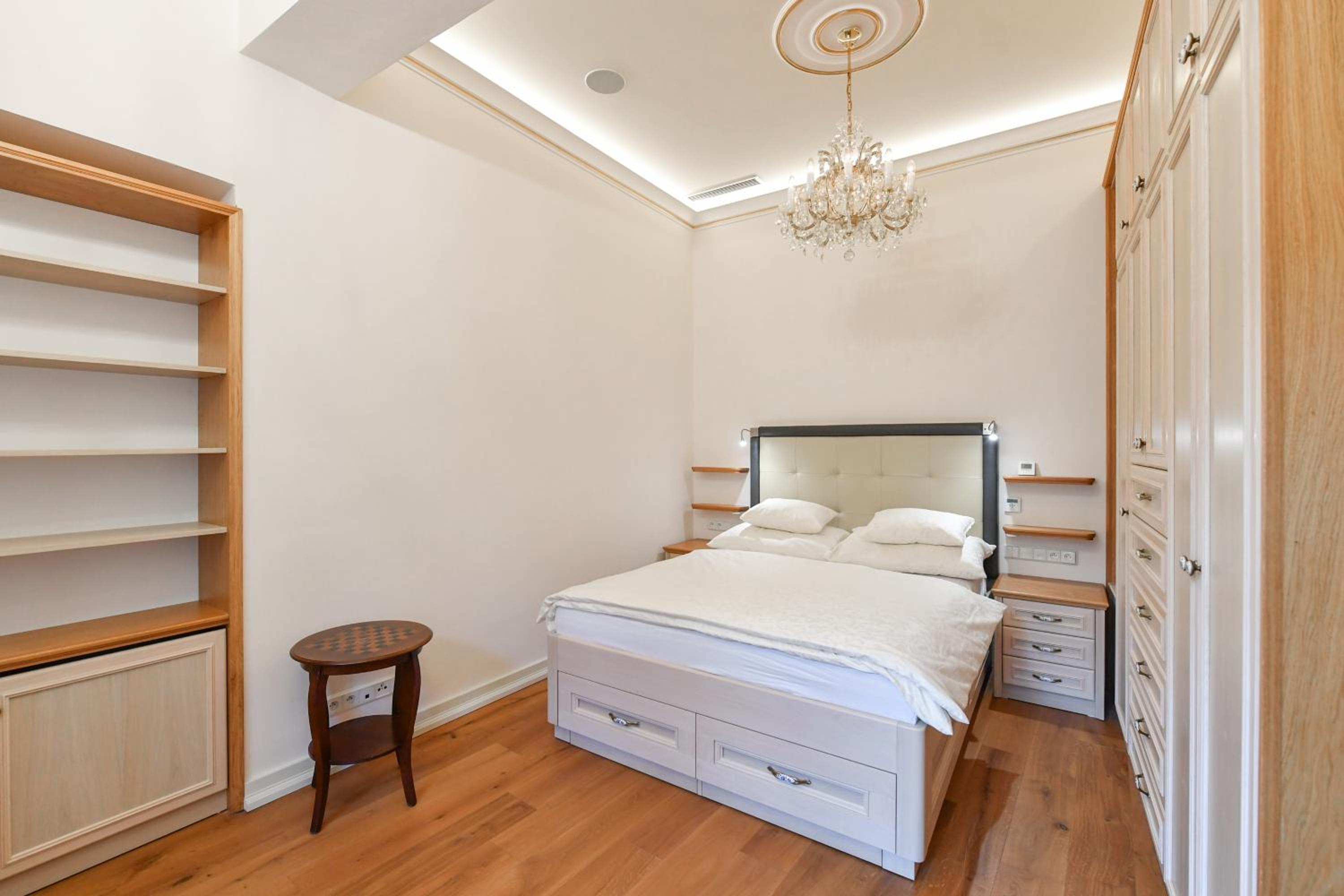 St Giles Sauna and Pool Table Apt