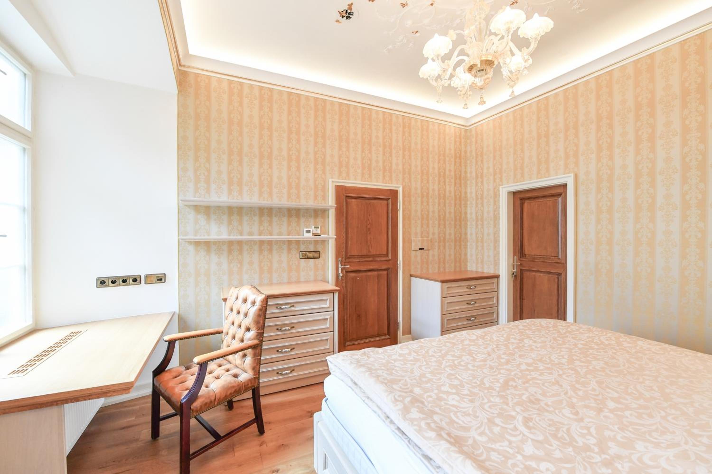 St Giles Sauna and Pool Table Apt