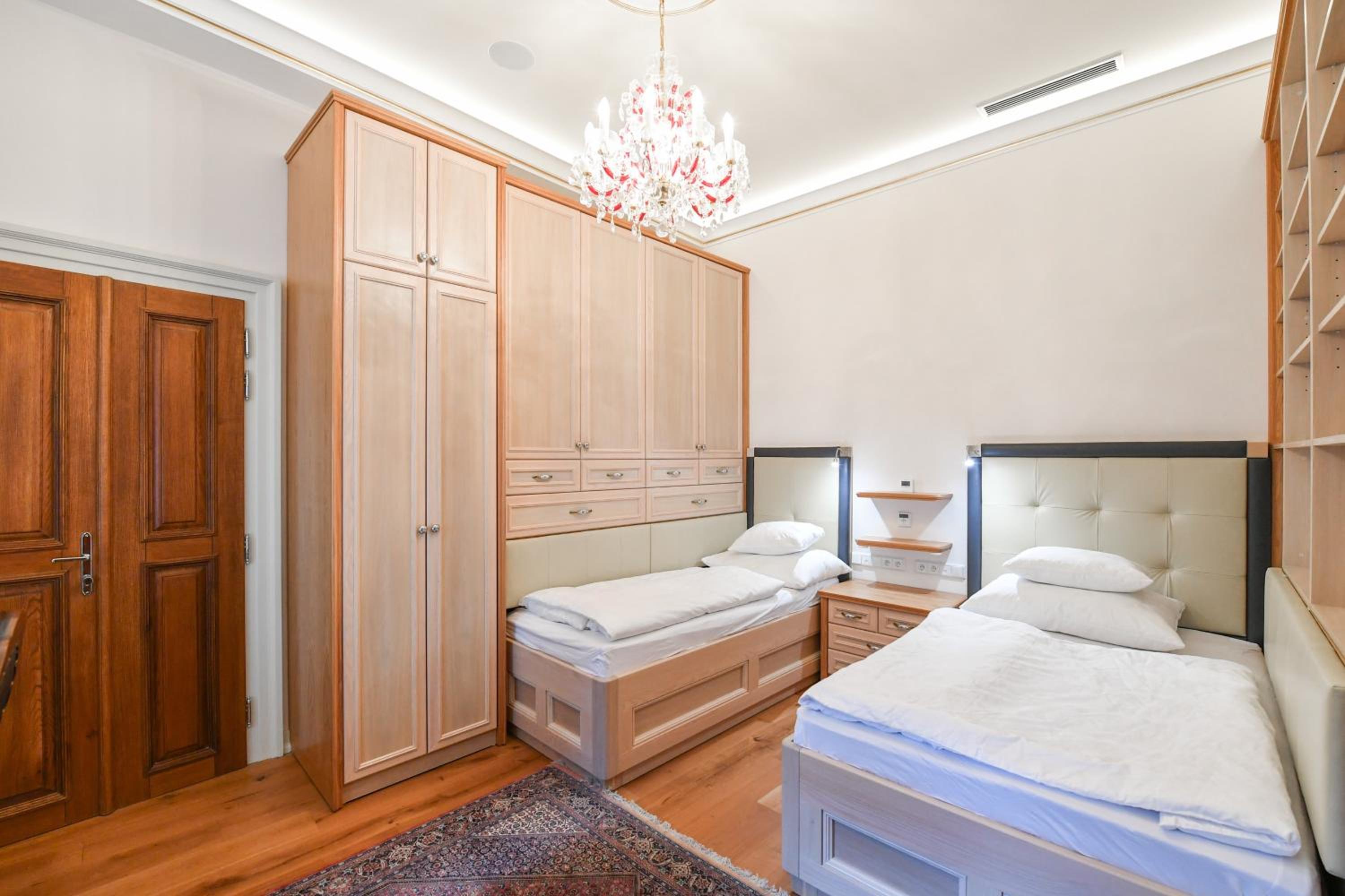 St Giles Sauna and Pool Table Apt