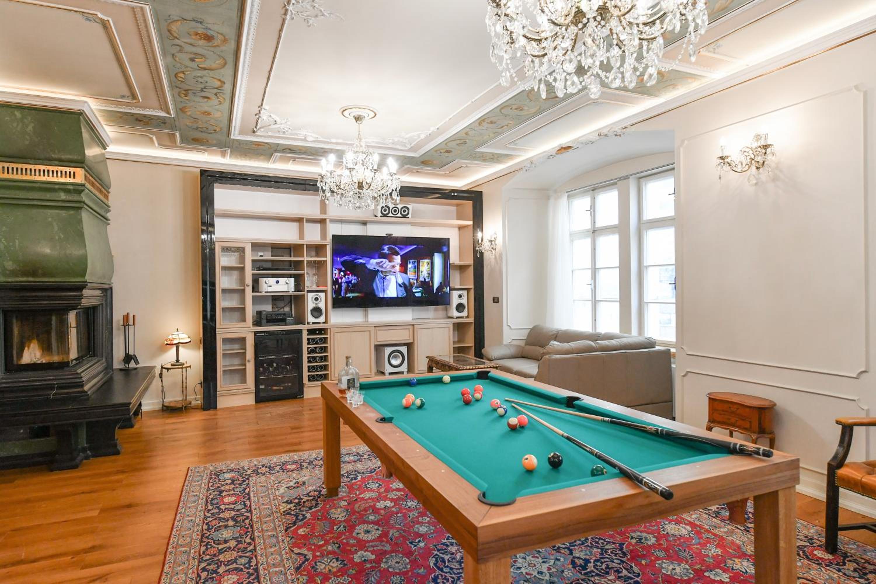 St Giles Sauna and Pool Table Apt