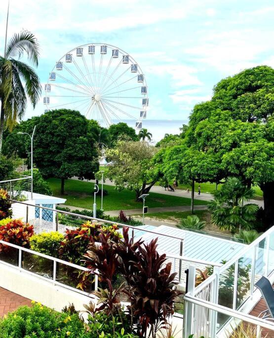 Cairns Esplanade Lagoon Apartment