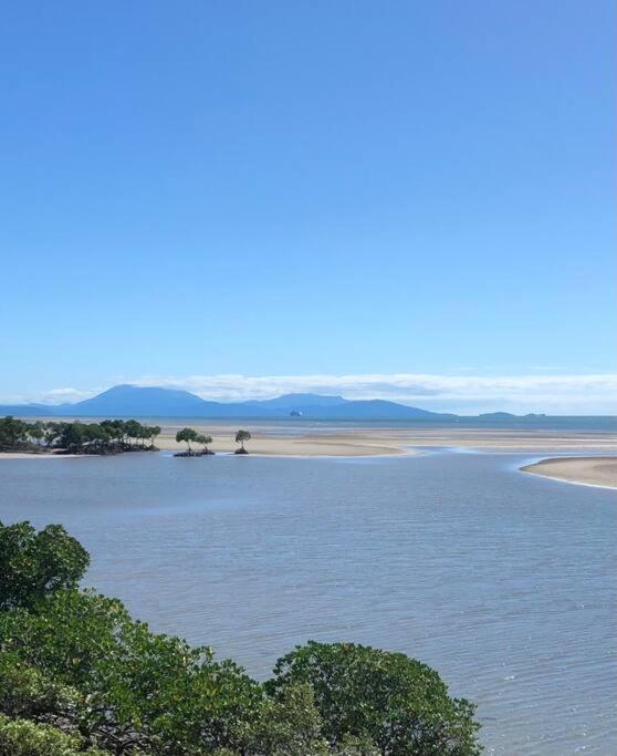 Cairns Esplanade Lagoon Apartment