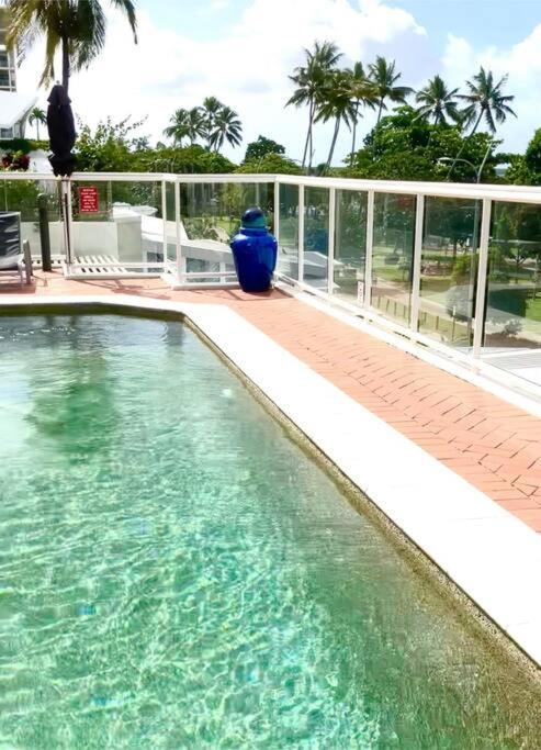 Cairns Esplanade Lagoon Apartment