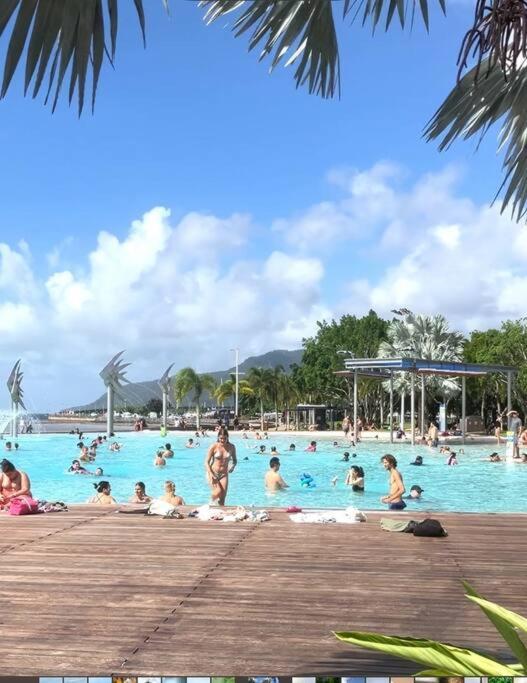 Cairns Esplanade Lagoon Apartment