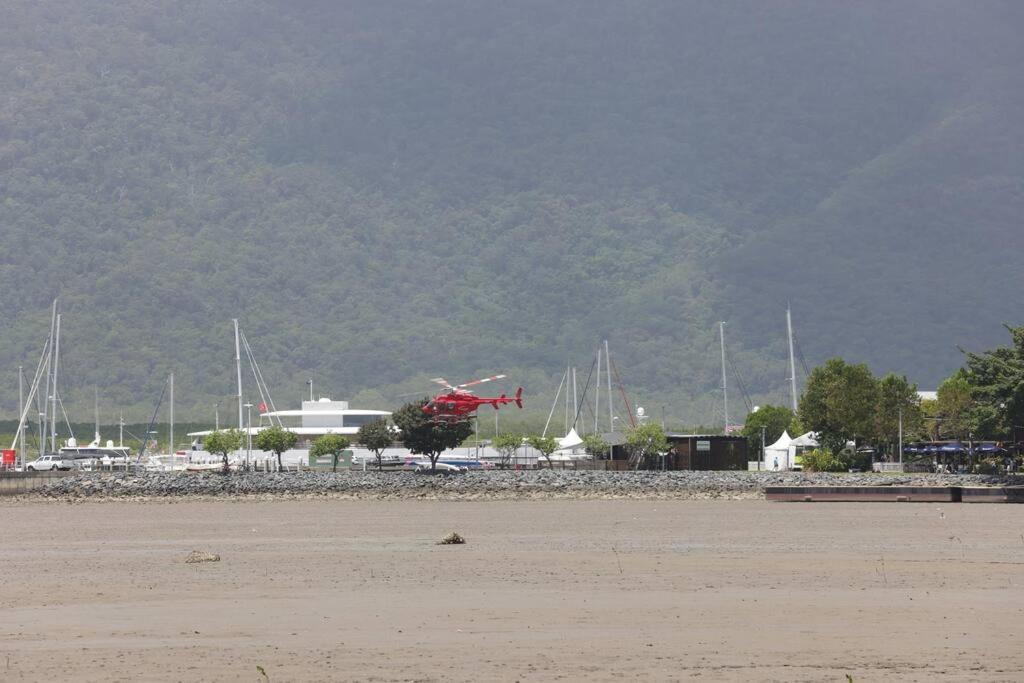 Cairns Esplanade Lagoon Apartment