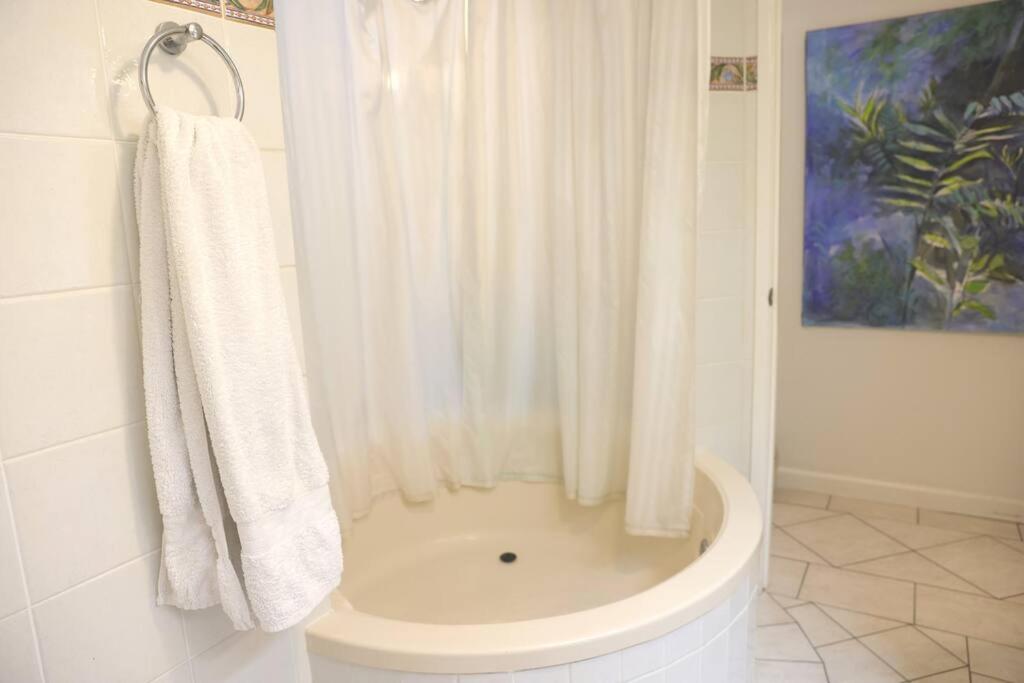 Cairns Esplanade Lagoon Apartment