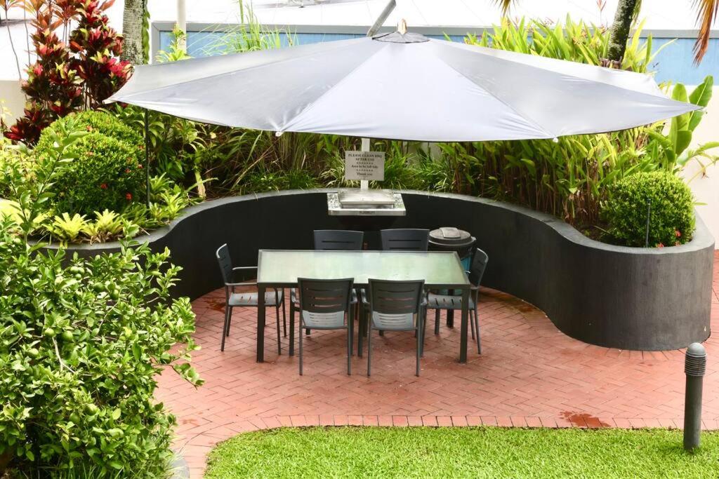 Cairns Esplanade Lagoon Apartment
