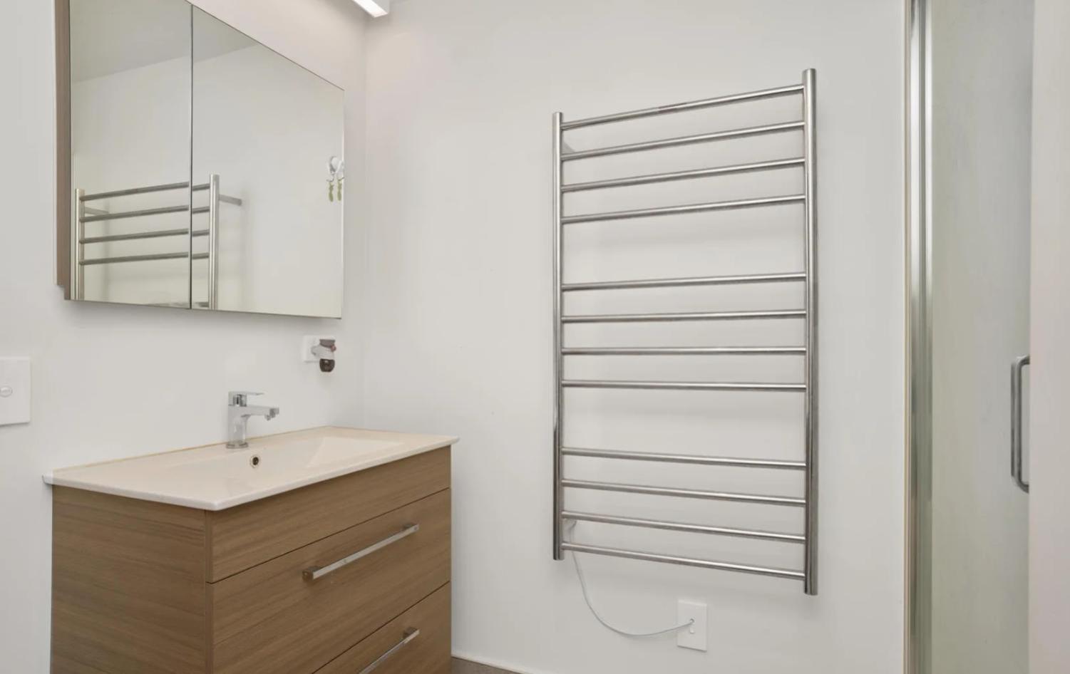 Modern 1 Bedroom Apartment in the heart of Frankton view 3