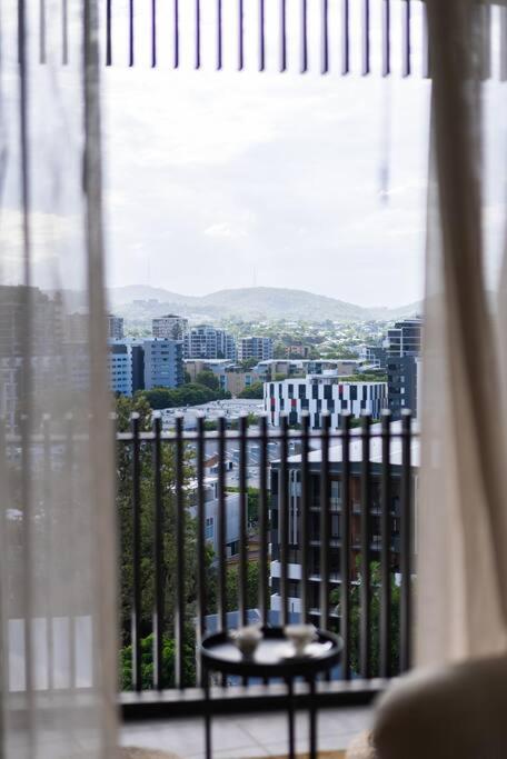 West End Boutique Apartment - Private 2 bedroom 2 bathroom near South Brisbane & BNE City