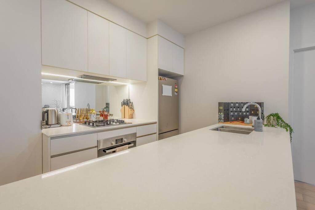 West End Boutique Apartment - Private 2 bedroom 2 bathroom near South Brisbane & BNE City