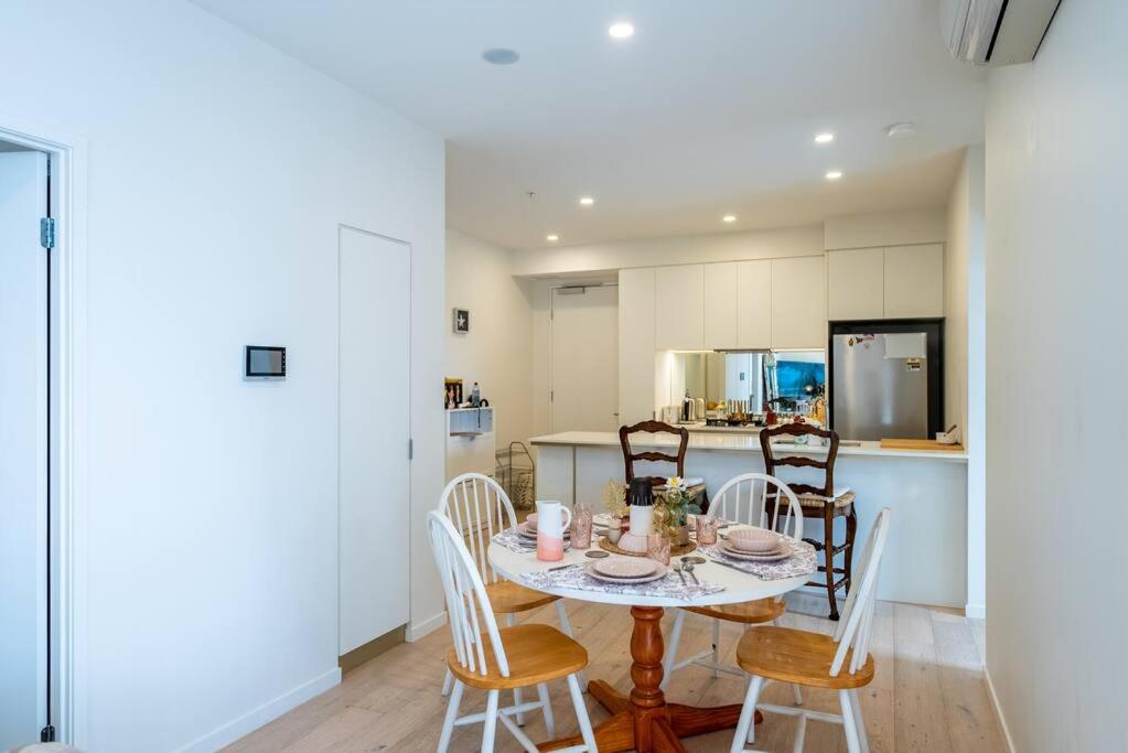 West End Boutique Apartment - Private 2 bedroom 2 bathroom near South Brisbane & BNE City